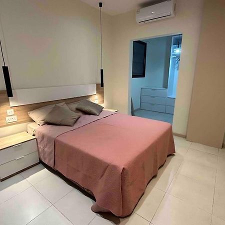 Appartamento A Flat In The Heart Of Bugibba St. Paul's Bay Esterno foto
