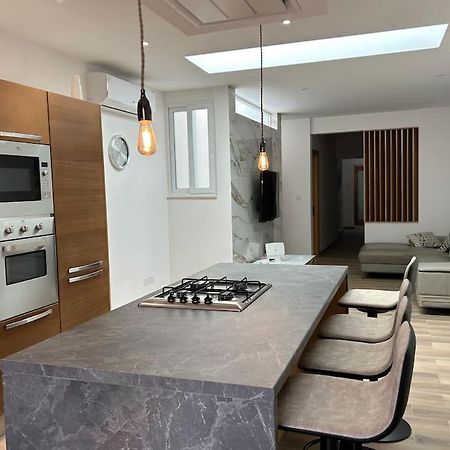 Appartamento A Flat In The Heart Of Bugibba St. Paul's Bay Esterno foto