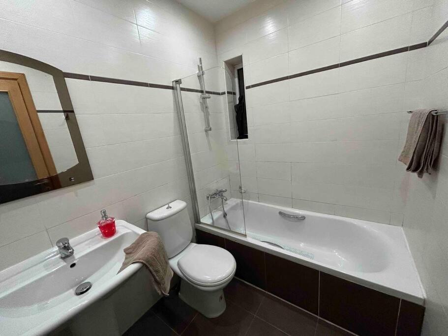 Appartamento A Flat In The Heart Of Bugibba St. Paul's Bay Esterno foto