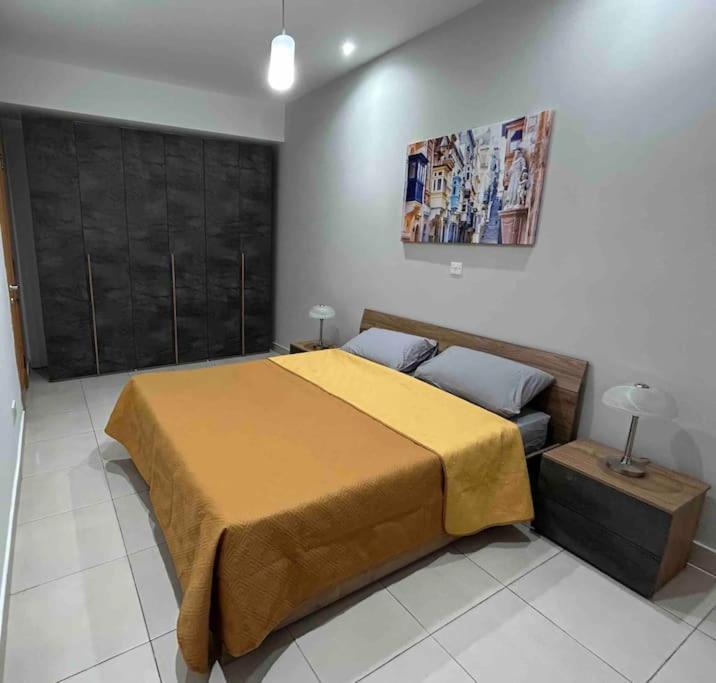Appartamento A Flat In The Heart Of Bugibba St. Paul's Bay Esterno foto